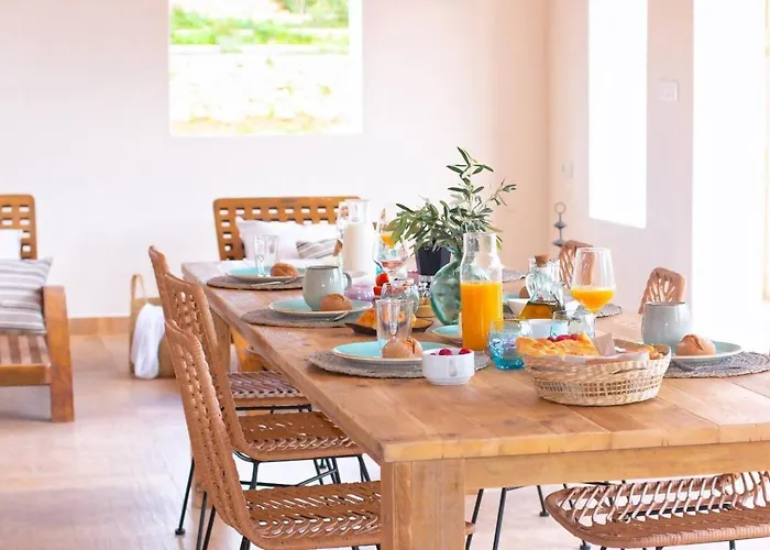 Les Oliveres Casa de Férias *